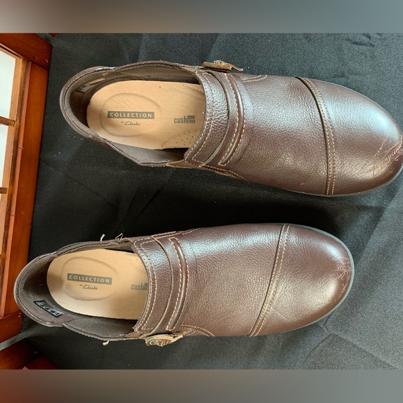 Clarks Shoes - Clarks Women’s Brown Shoes. Condition Fair. Size 10